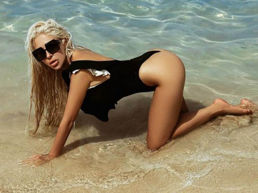 andrea bulgaria pevacica seksi slike u kupacem 