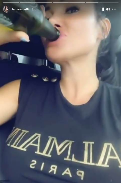 tamara djuric otvara flasu piva zubima foto