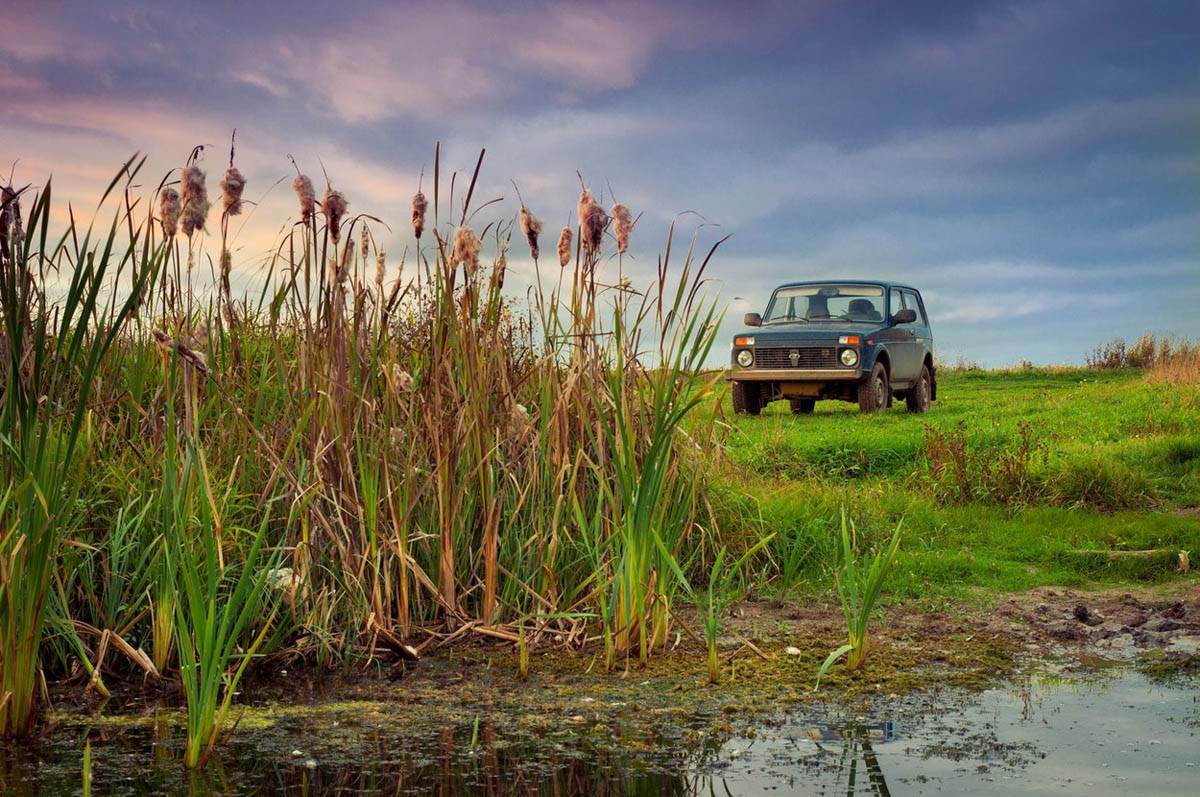 lada niva automobil terenac 45 rodjendan fotografije