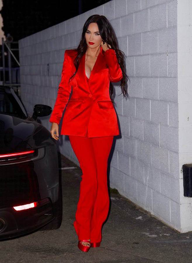 Megan Foks u providnoj haljini