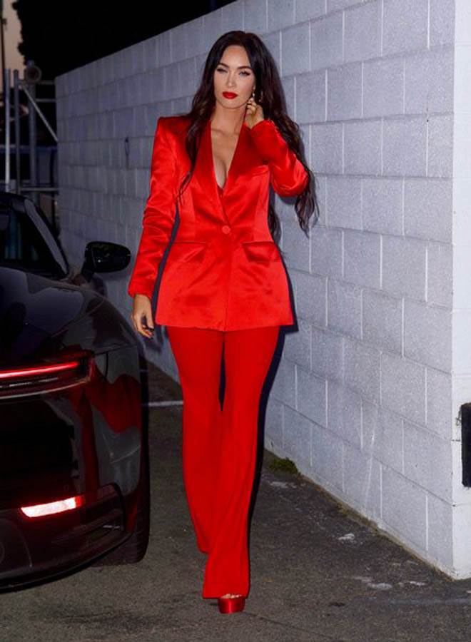 Megan Foks u providnoj haljini