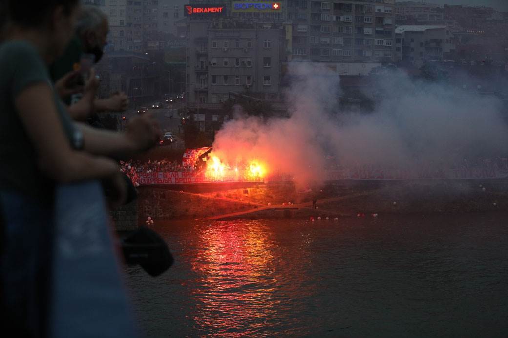 crvena zvezda proslava reka bal na vodi