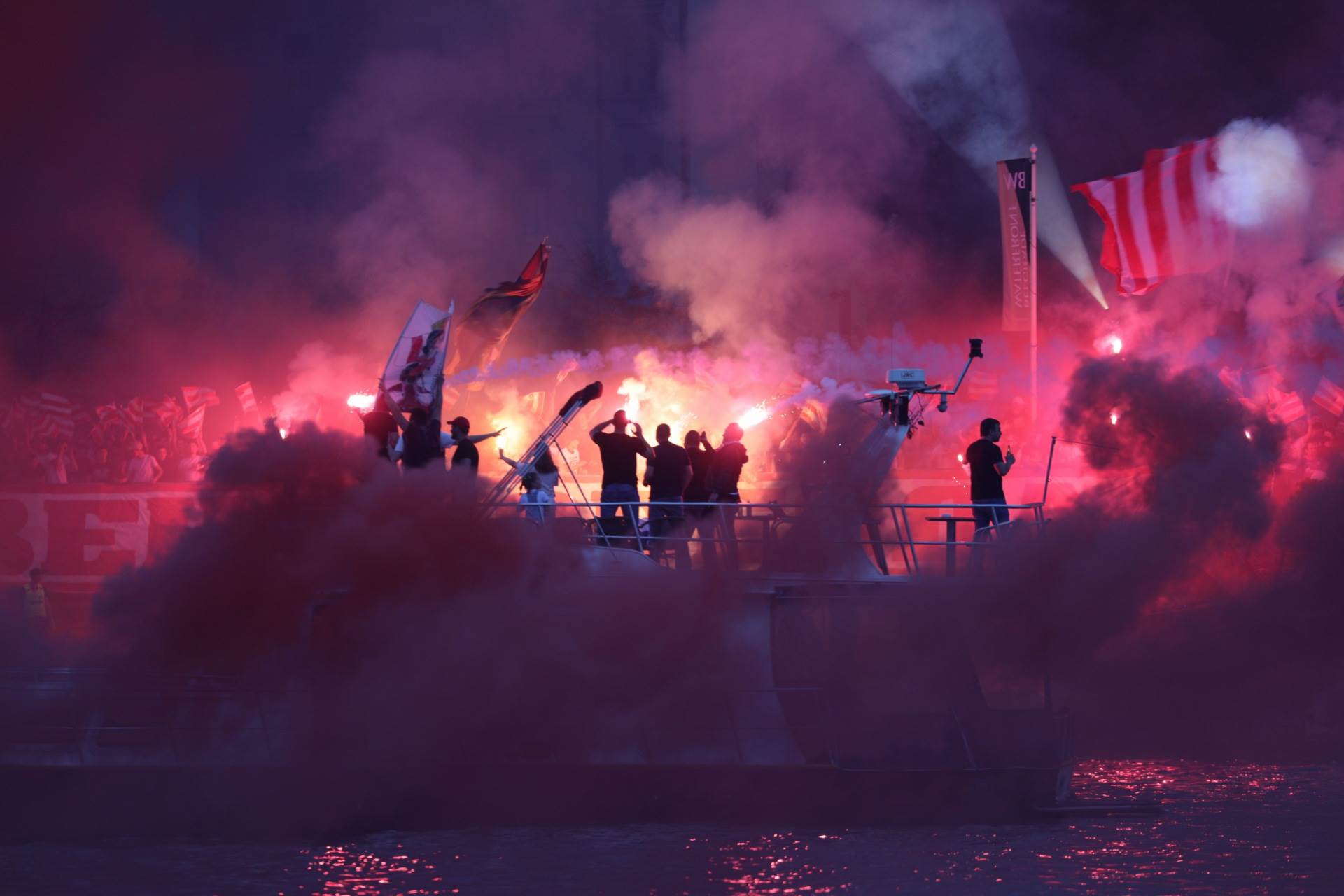 crvena zvezda proslava reka bal na vodi