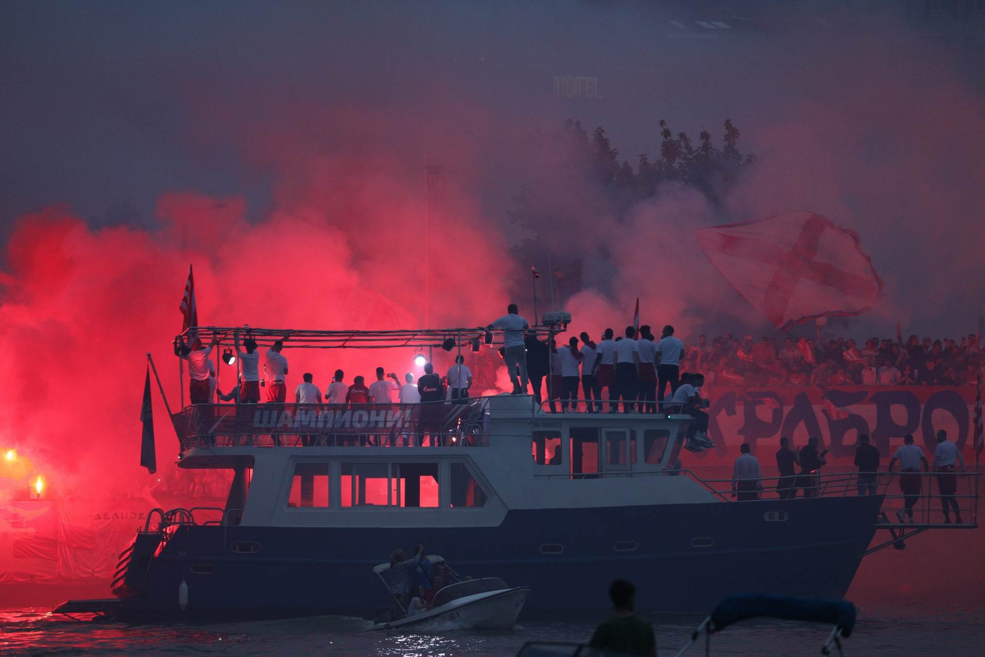 crvena zvezda proslava reka bal na vodi