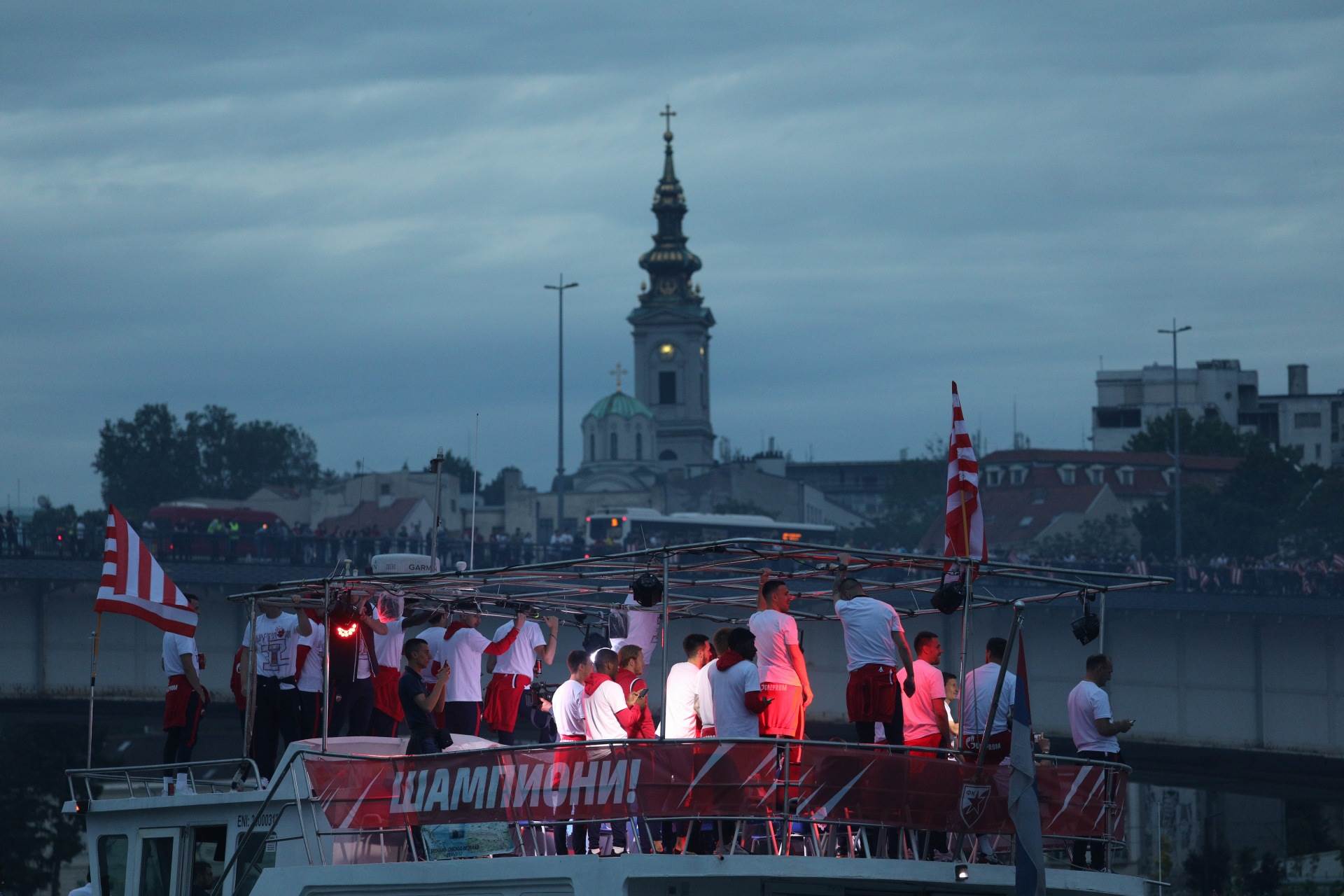 crvena zvezda proslava reka bal na vodi