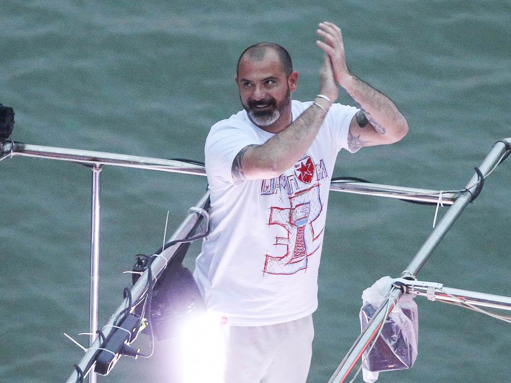 crvena zvezda navijači proslava titule bakljada vatromet reka kalemegdan