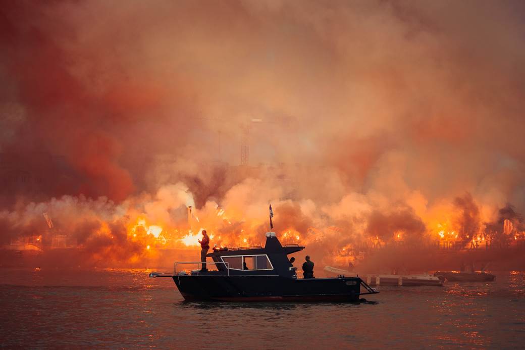 crvena zvezda navijači proslava titule bakljada vatromet reka kalemegdan
