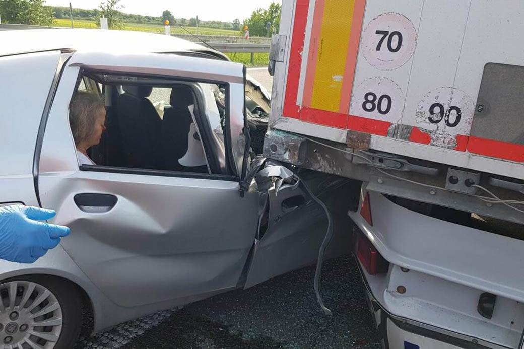 surcin saobracajna nesreca povredjeni