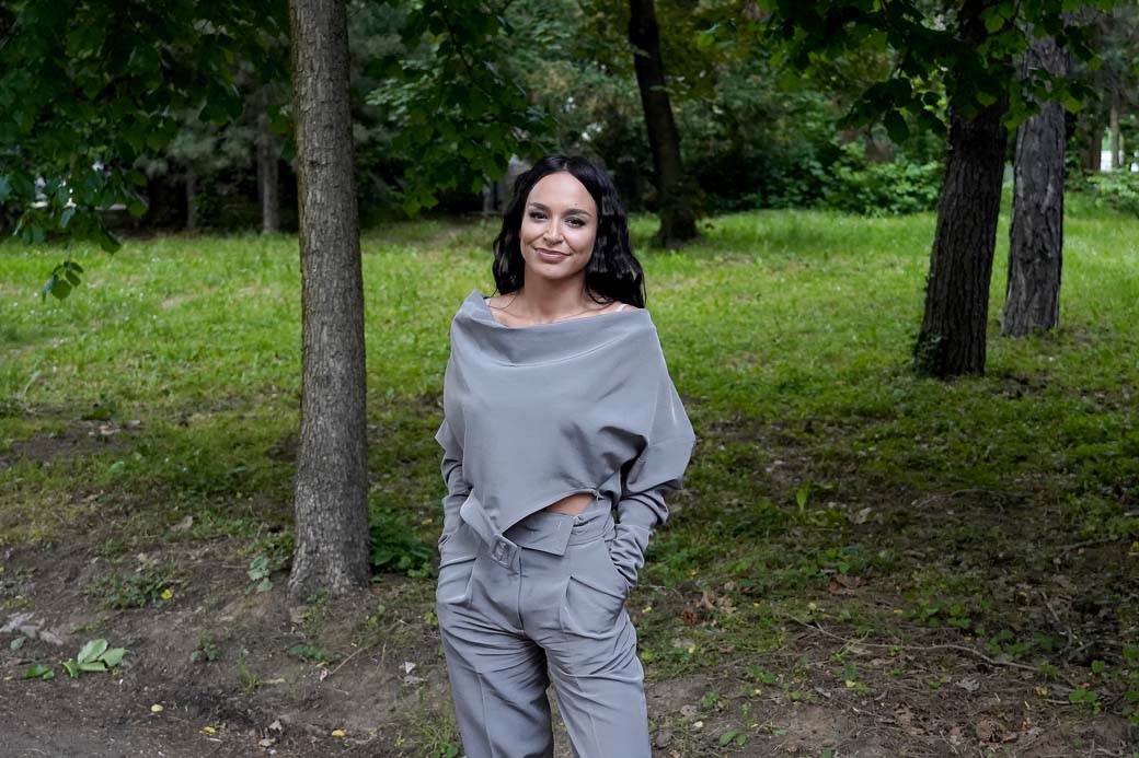 edita aradinovic gola u tus kabini 