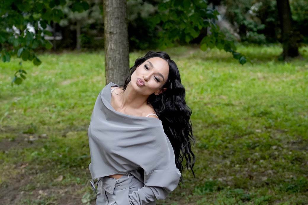 edita aradinovic gola u tus kabini 