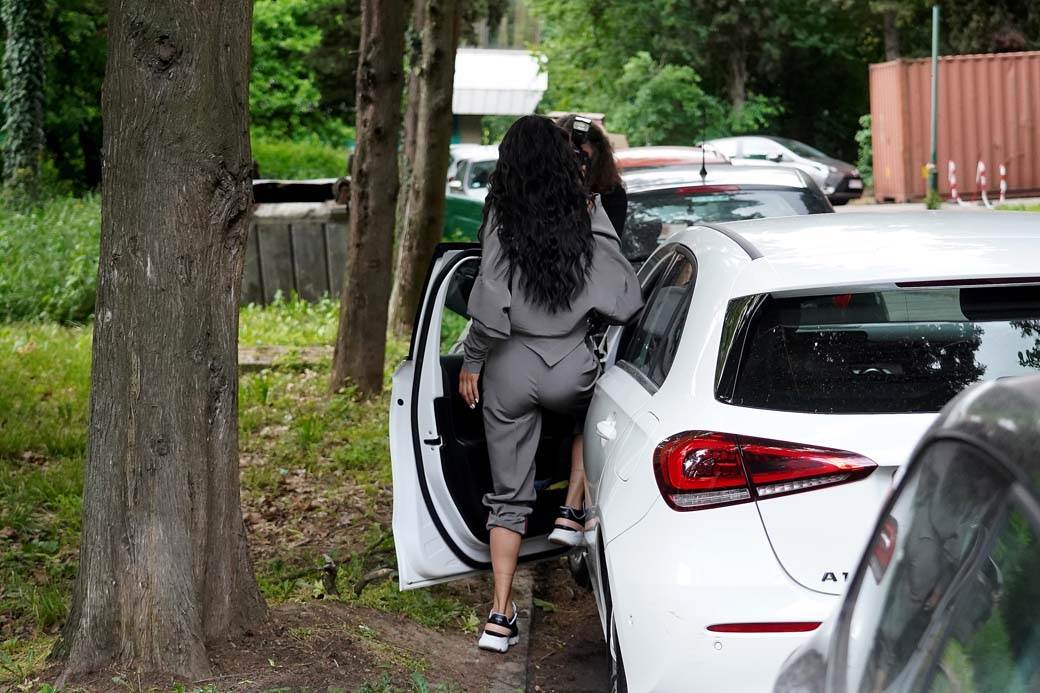 edita aradinovic gola u tus kabini 