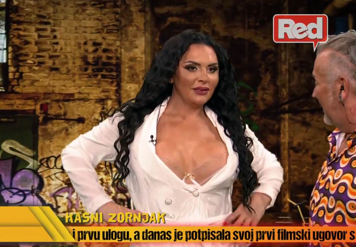 Elektra Elit pokazala grudi u emisiji